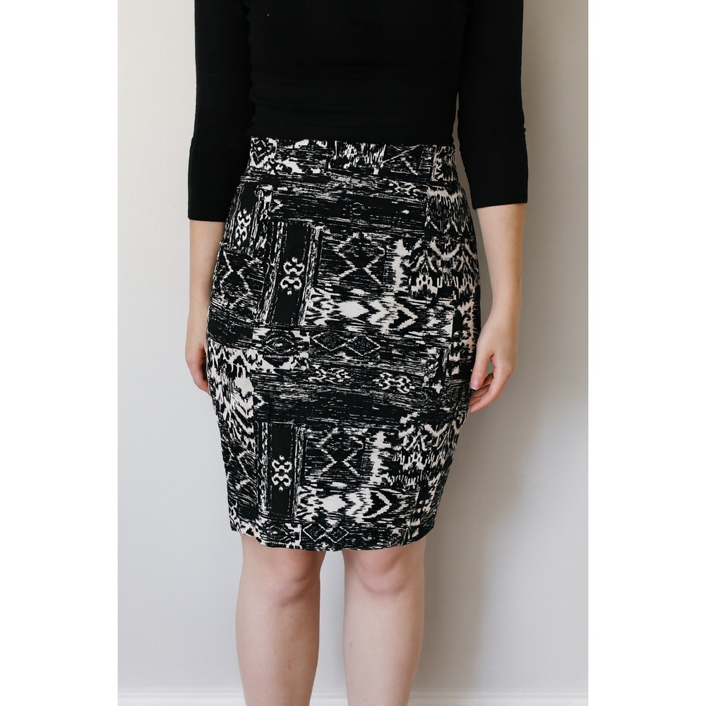 Rue21 Black & White Patterned Pencil Skirt - Stretch Knit, Career Casual